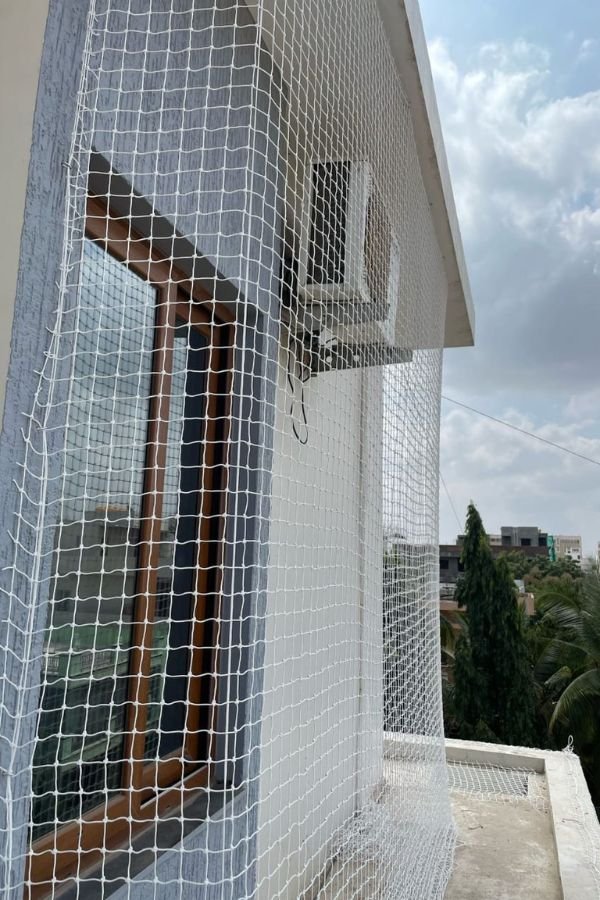 Buidling Covering Pigeon Nets