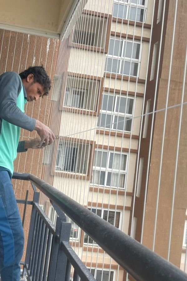 Invisible Mesh for Balconies